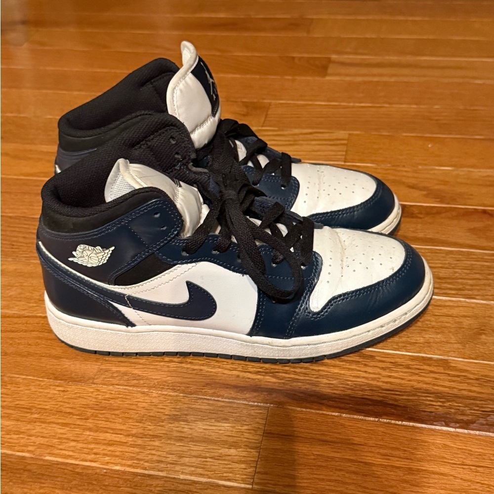 Jordan retro 1 Navy and White High-Top Sneakers size 6.5Y - Picture 1 of 5